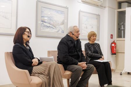 Kuratorka Anamarija Stibilj Šajn, gost Andrej Kosič in voditeljica otvoritve Dragica Jaksetič